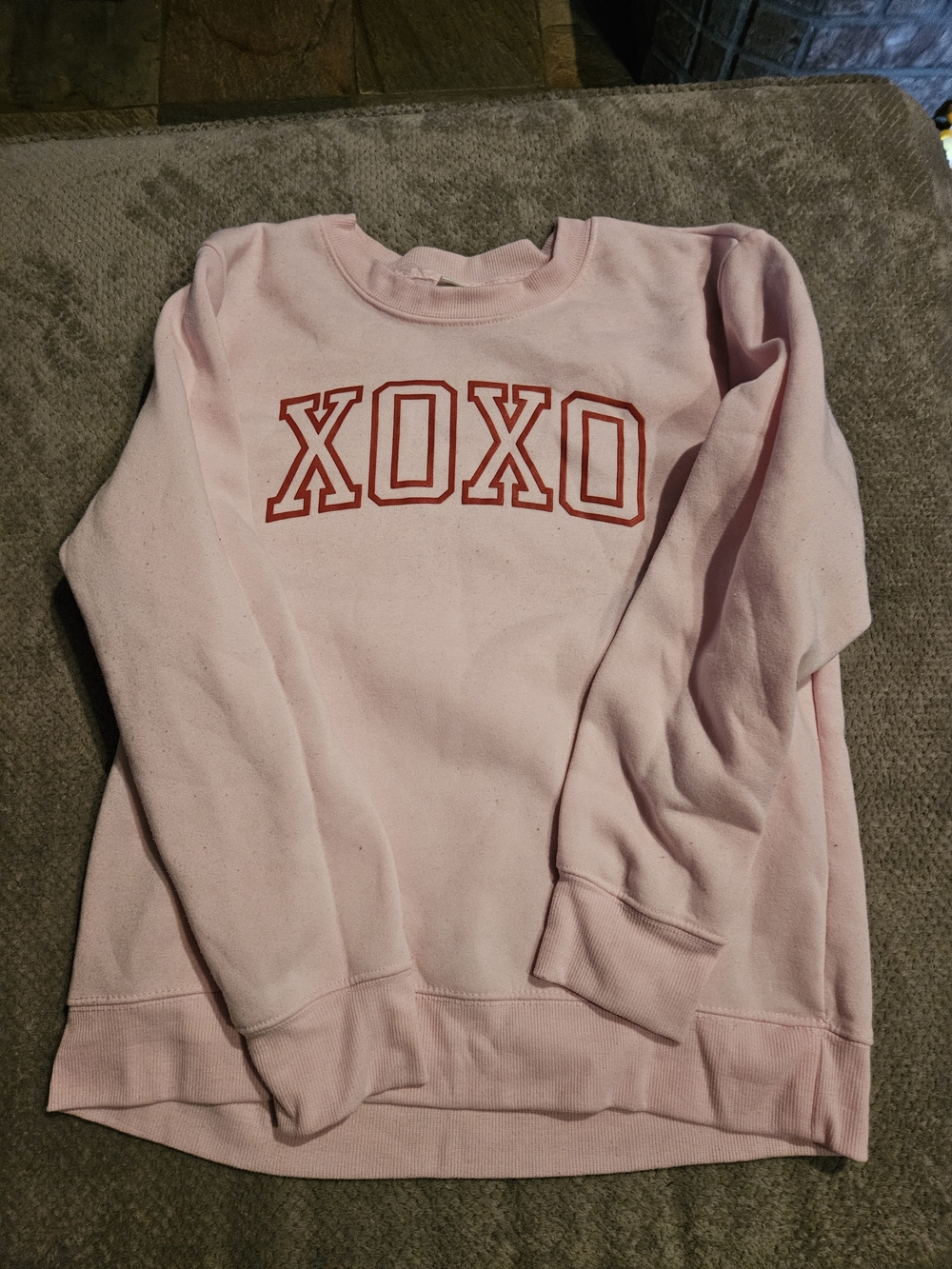 Bobbie Brooks Pink Crewneck Sweatshirt with Red XOXO